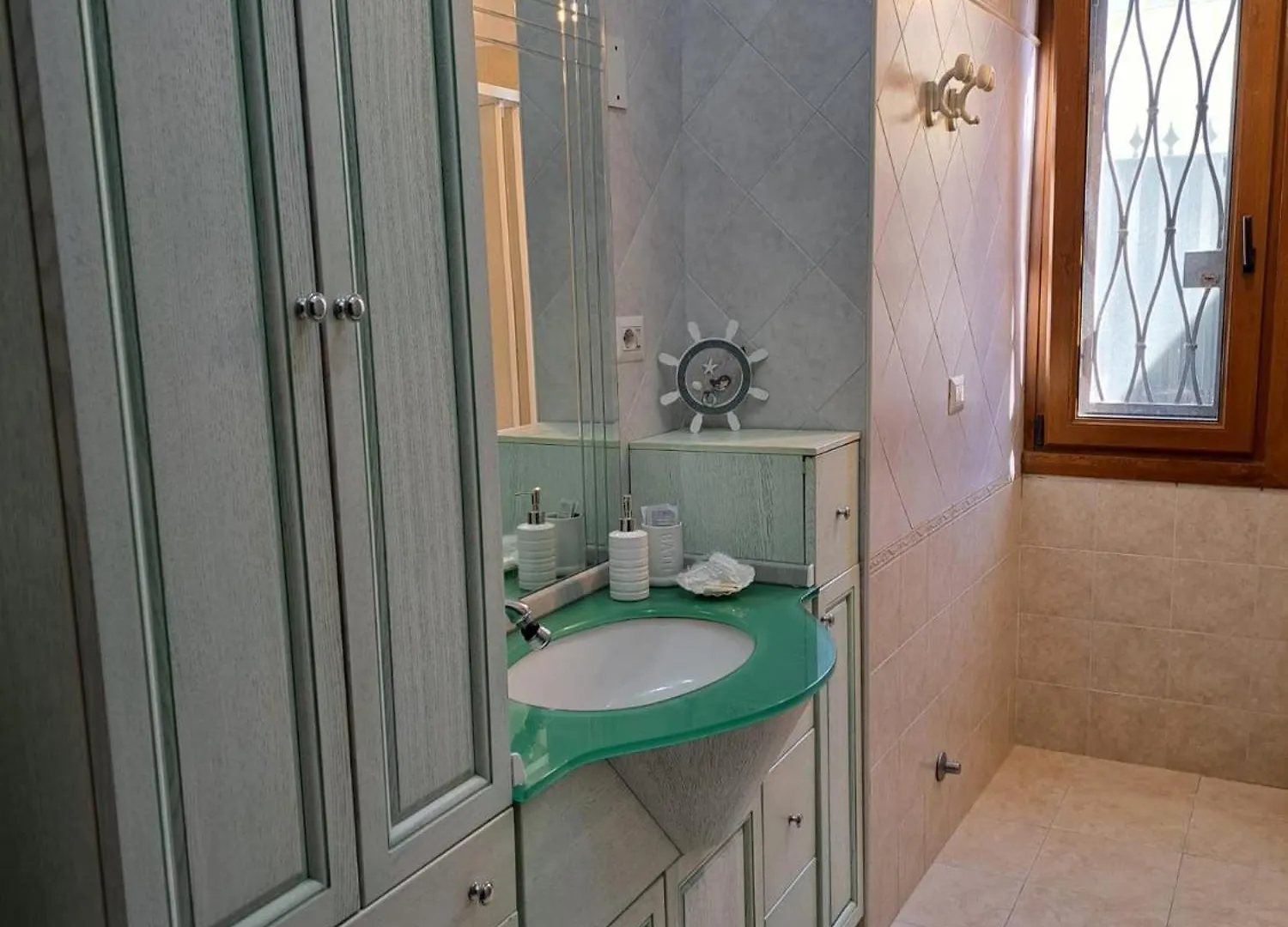 Holidays At The Dock - Fiumicino Airport Apartment